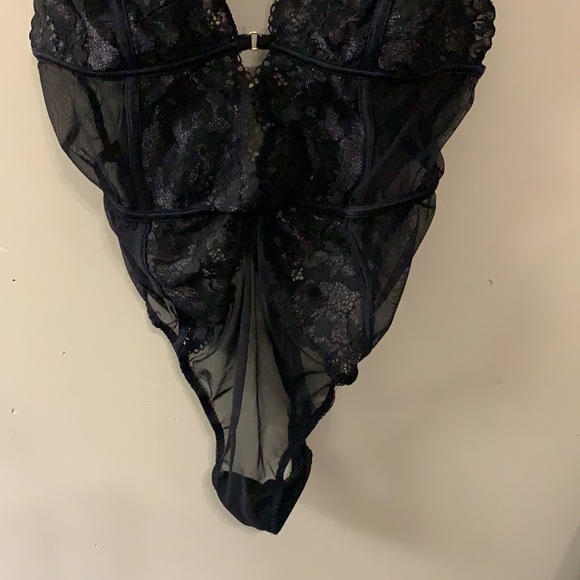 La senza lace and mesh bodysuit - Picture 5 of 9